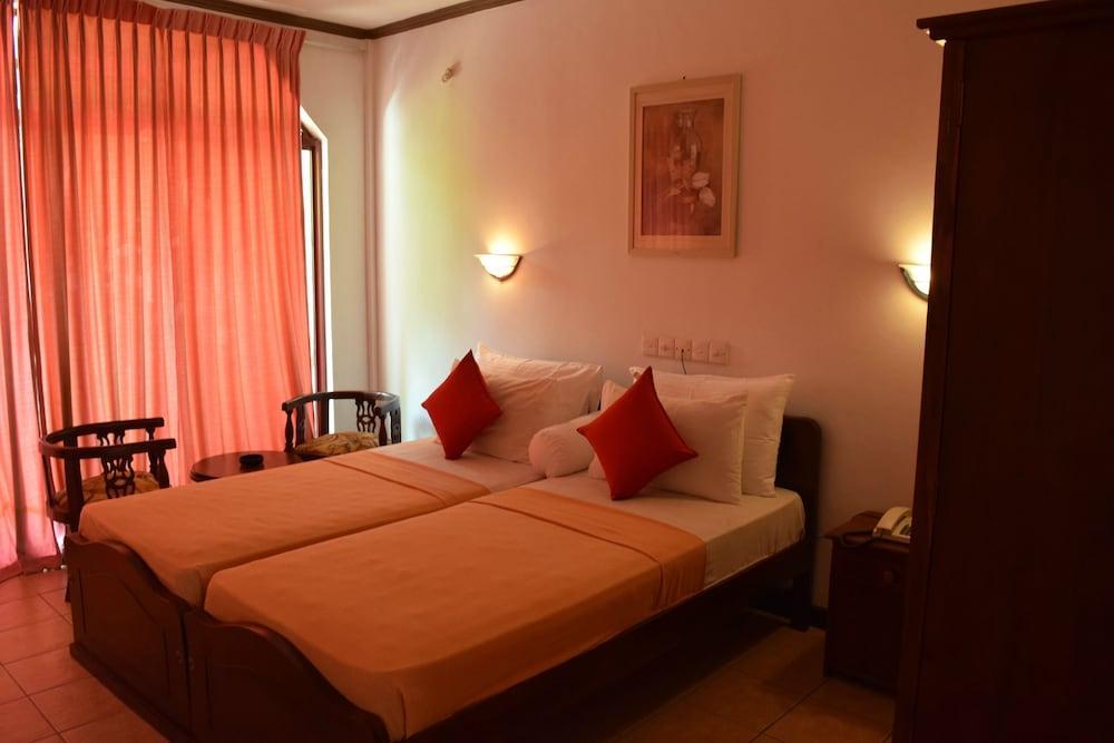 Hotel Lagoon Paradise Negombo Eksteriør bilde