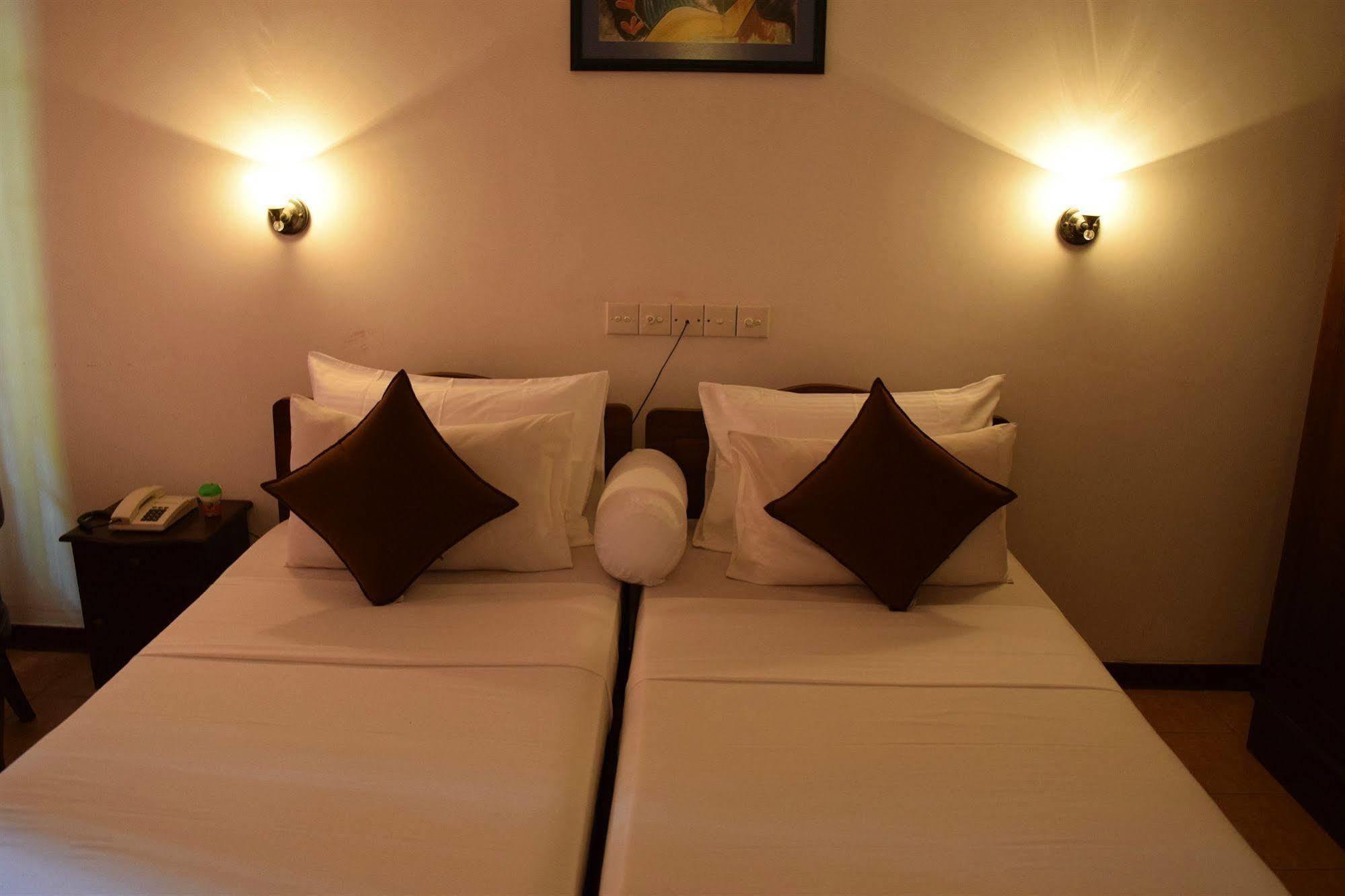Hotel Lagoon Paradise Negombo Eksteriør bilde